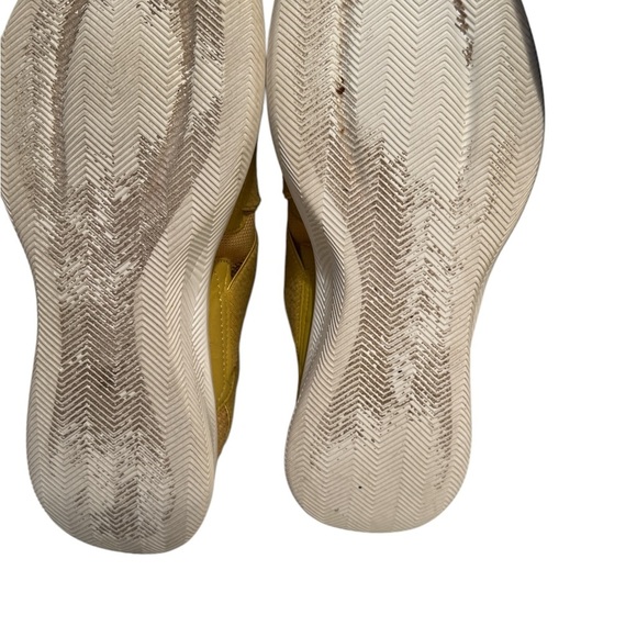 Skechers Women’s Yellow Slip-On Sneakers, Sz 8 1/2. - Picture 5 of 5